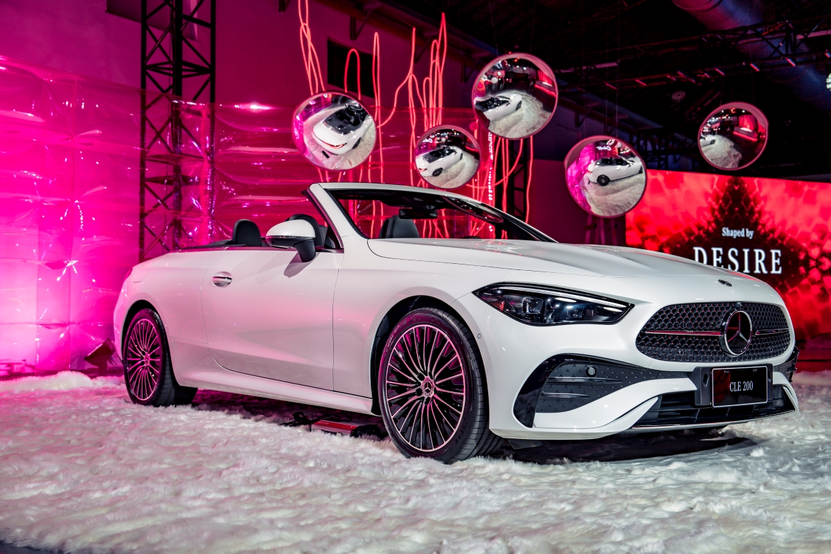 CLE-cabriolet 擁有倘開車頂與風對話的機會,同時兼具駕駛樂趣與舒適性