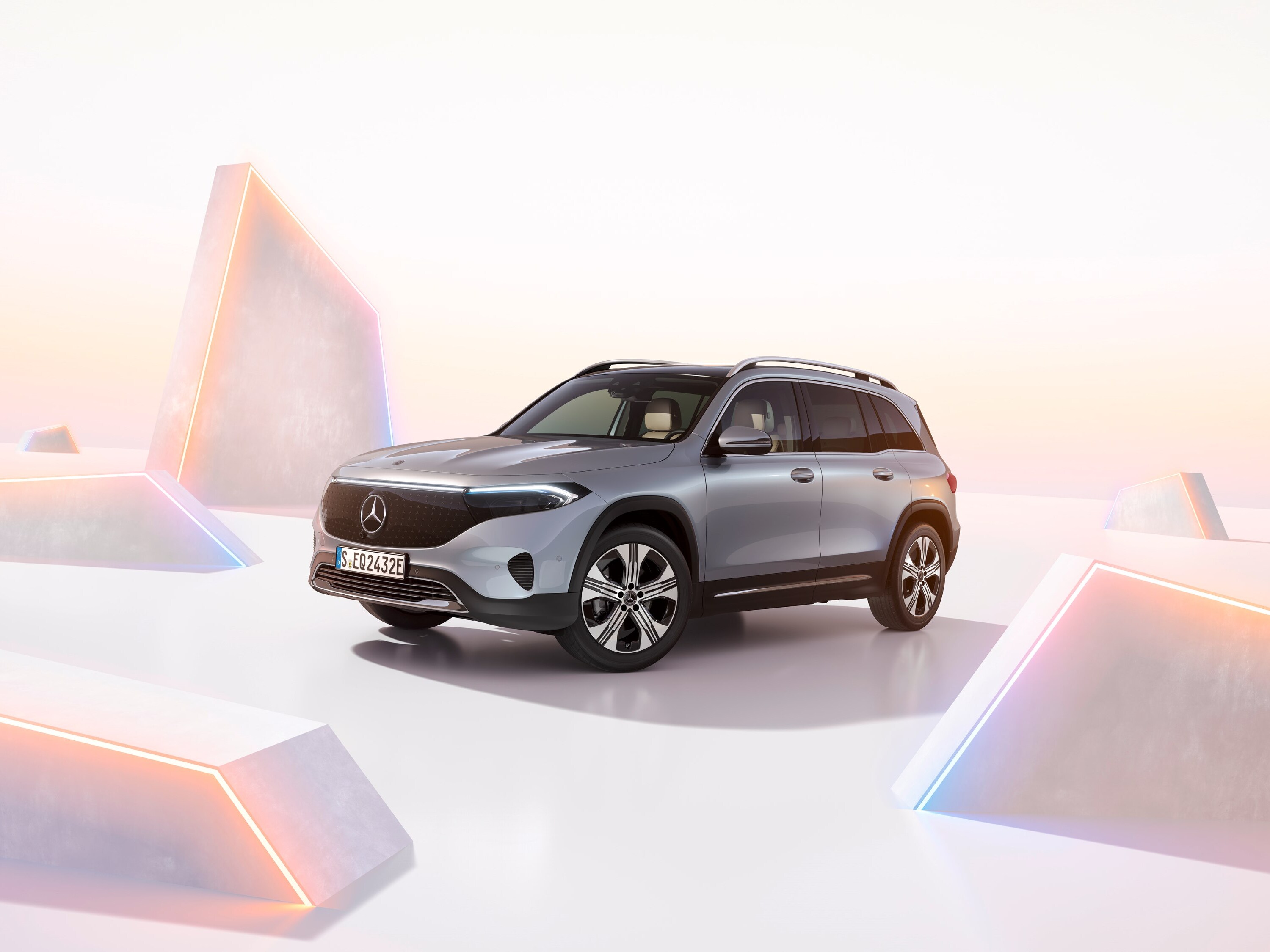 EQB 導入全新動力 EQB 250+ 建議售價 222 萬起