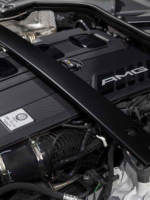 C 43 4MATIC 傳承 Mercedes-AMG One Man One Engine 頂級工藝，打造出賽道血統坐駕