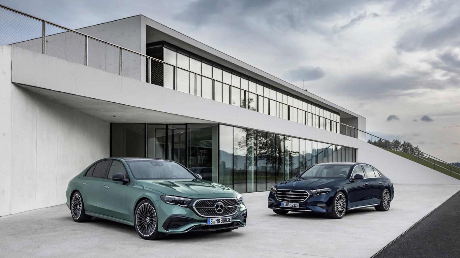 圖五、台灣賓士預計引進三款車型 (圖中為 E 300 運動版與 E 300 EXCLUSIVE) 圖五、台灣賓士預計引進三款車型 (圖中為 E 300 運動版與 E 300 EXCLUSIVE)