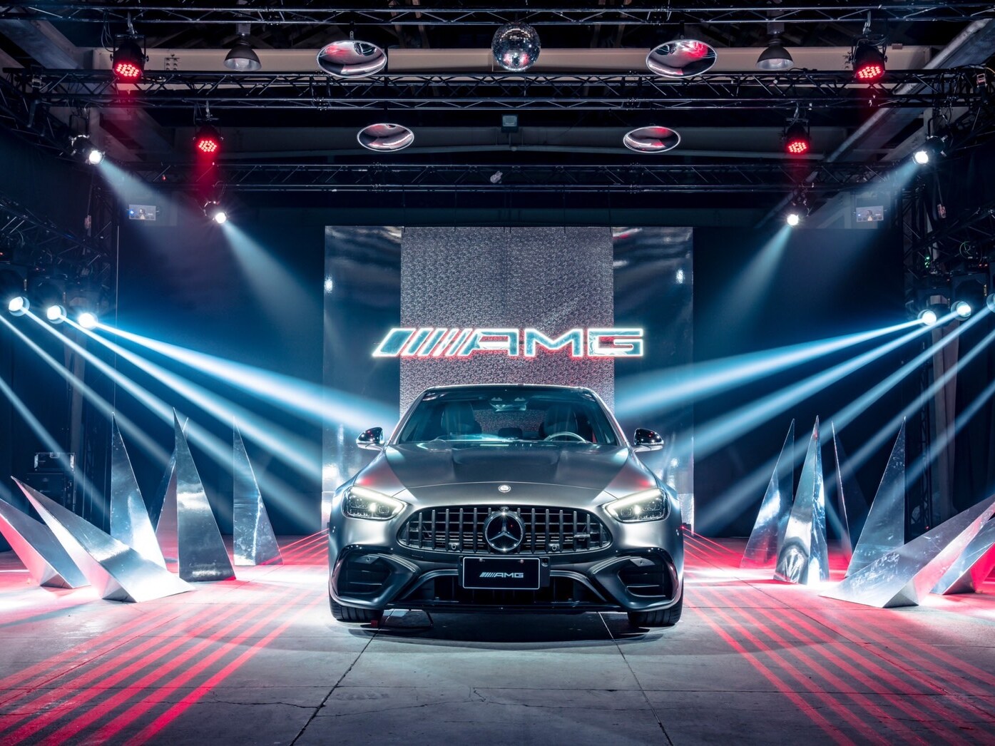 全新 Mercedes-AMG C 63 S E PERFORMANCE 馭電登場