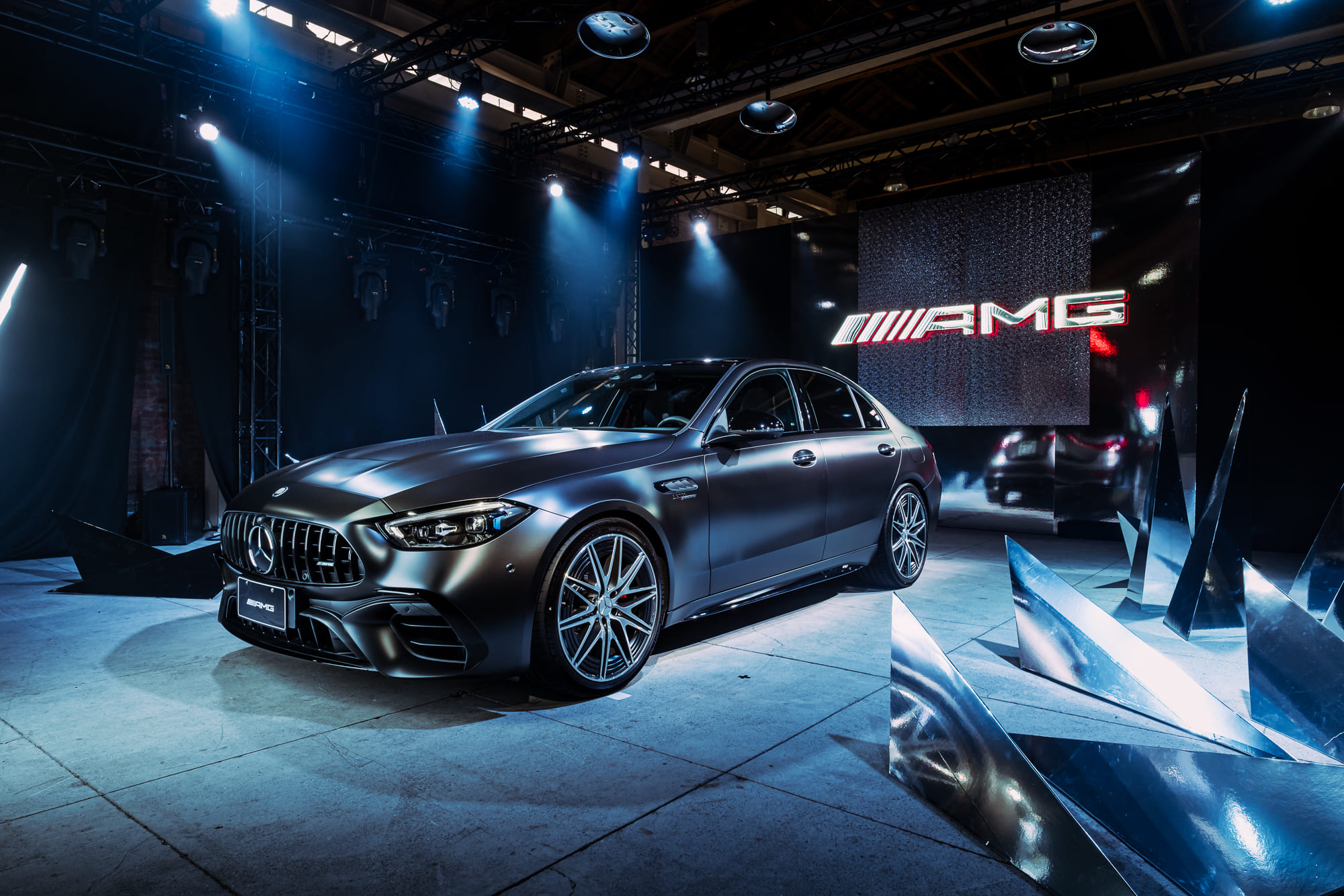 圖三、搭載來自 F1 賽道科技 E PERFORMANCE,爆發最大綜效 680 hp 與 1,020 Nm 圖三、搭載來自 F1 賽道科技 E PERFORMANCE,爆發最大綜效 680 hp 與 1,020 Nm