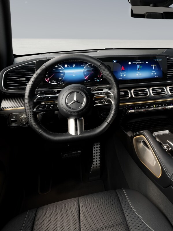 圖三、全新 GLS 450 4MATIC 搭載雙 12.3 吋高解析螢幕，並導入 MBUX 2.0 最新版本