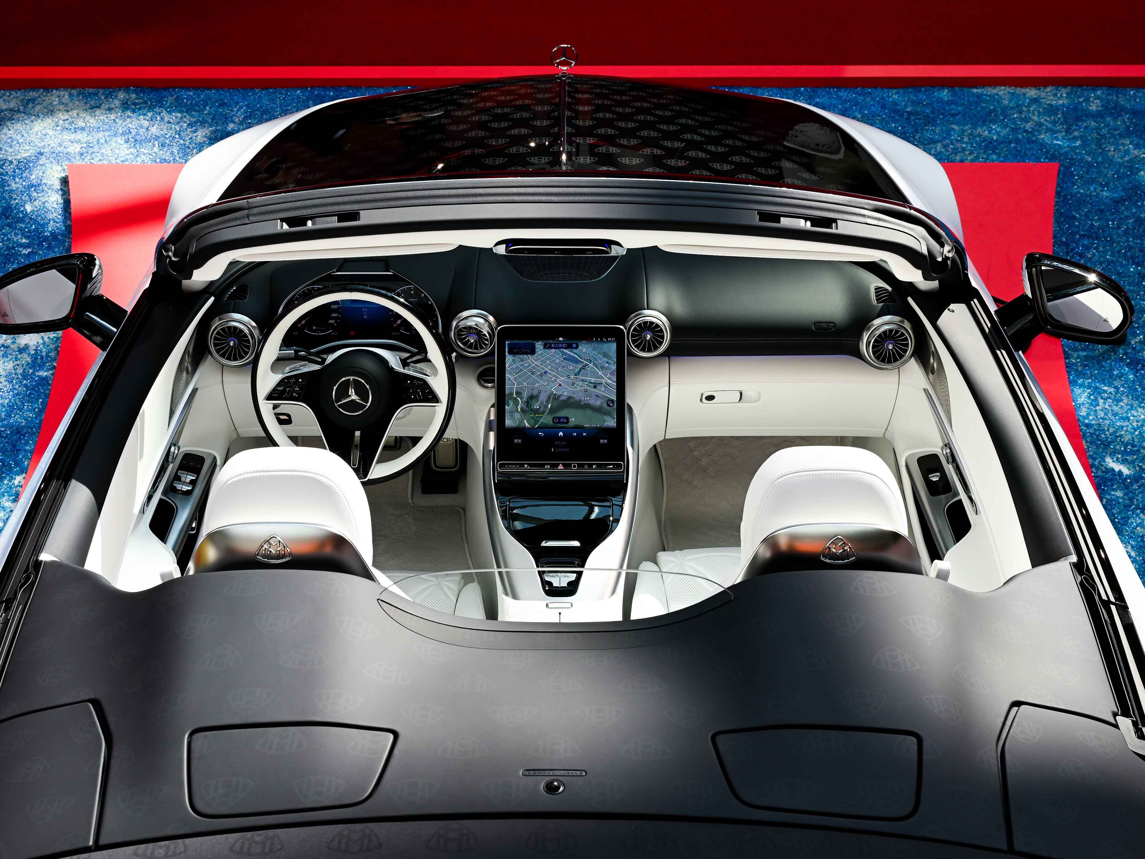 獨特且帶有空氣力學的 Speedster 雙駝峰造型