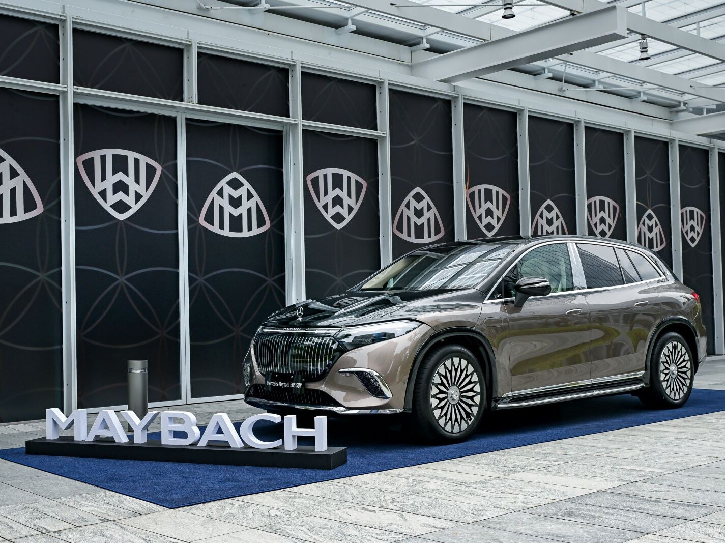 Mercedes-Maybach EQS 680 SUV 以飛行般的完美舒適乘坐體驗稱霸歐陸