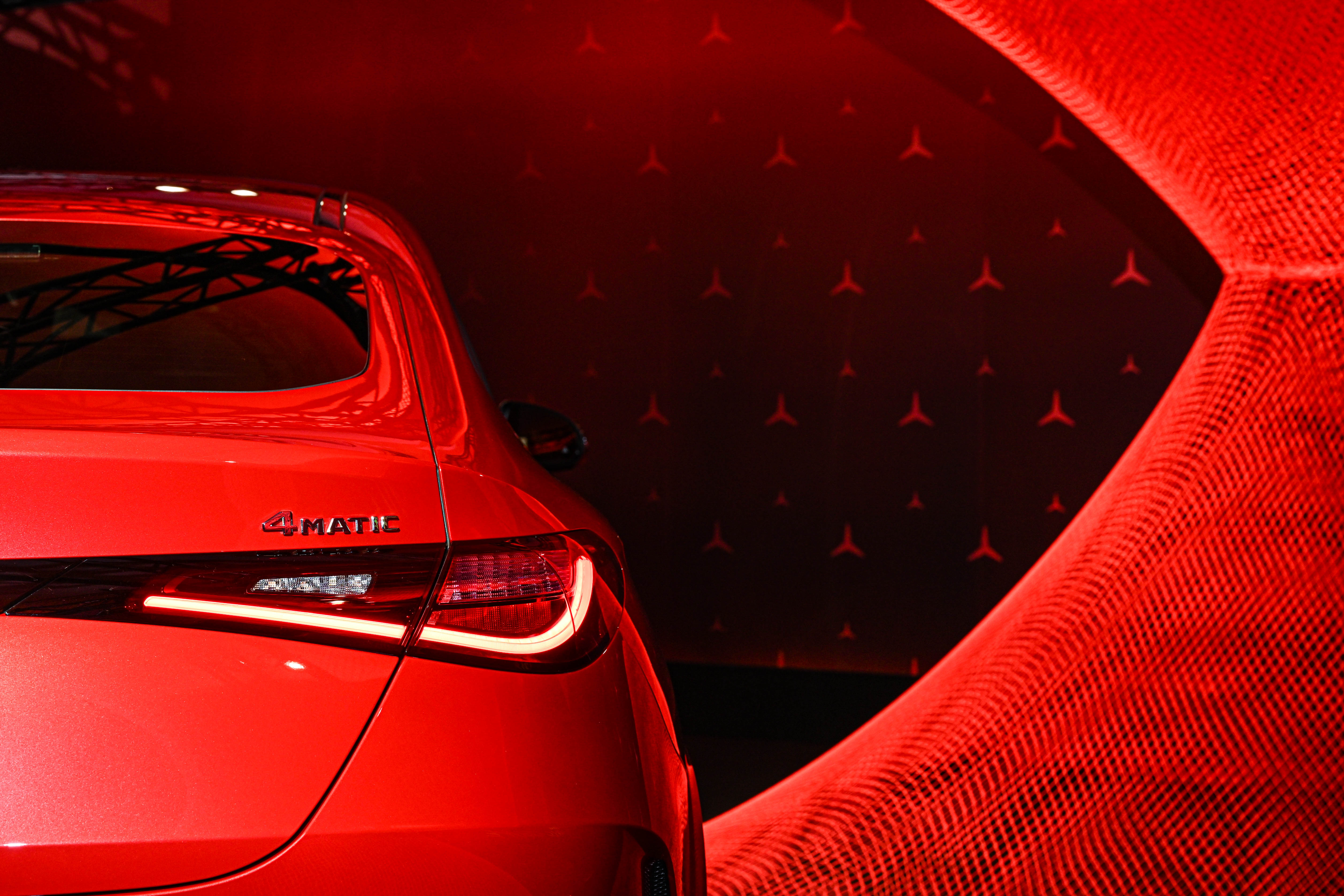 圖七、雙片分離式尾燈,結合燈光動畫,使耀眼鋒芒再昇華 圖七、雙片分離式尾燈,結合燈光動畫,使耀眼鋒芒再昇華