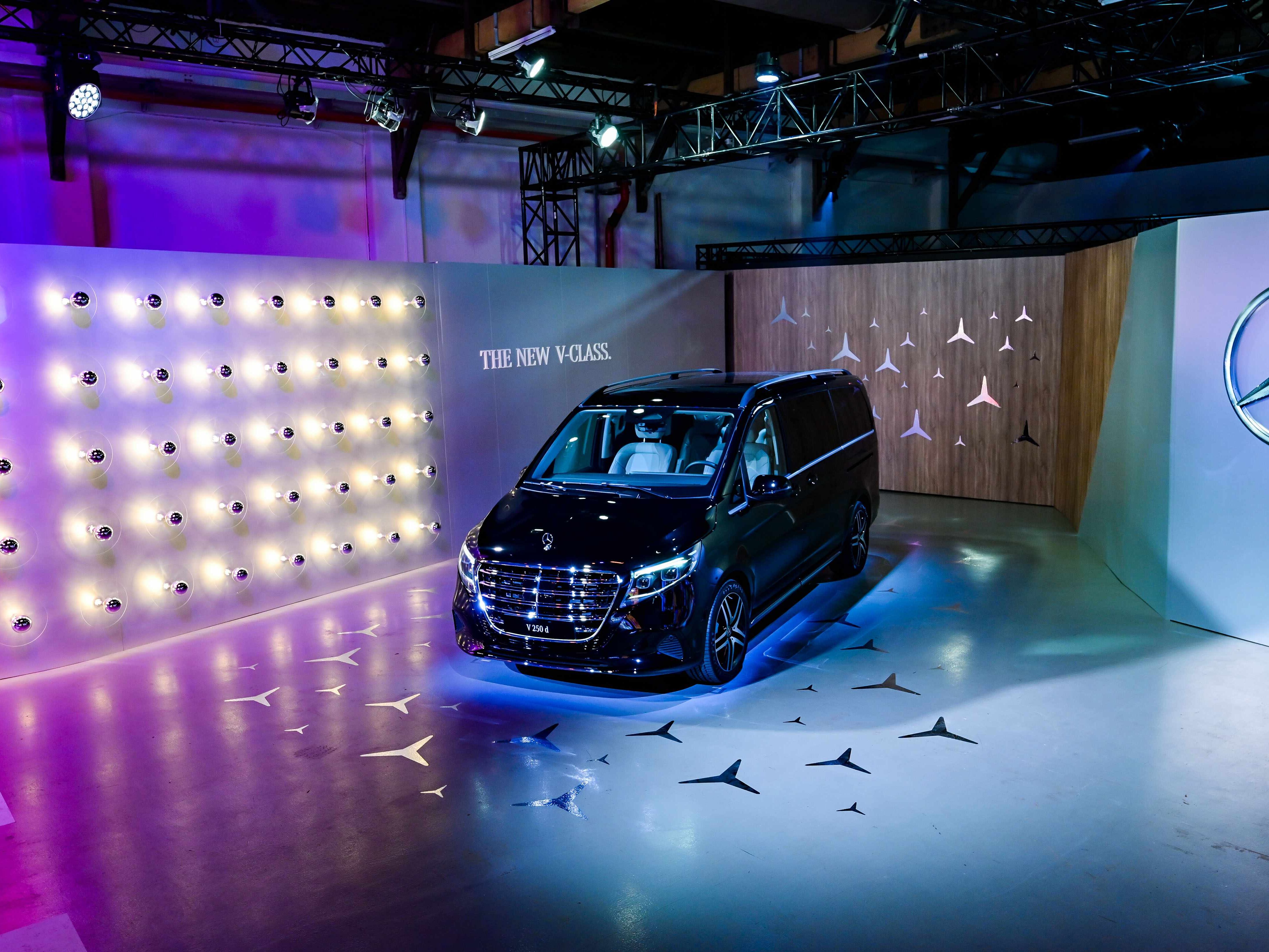 首次出現於 V-Class 的三芒星立標的頂級車型 V 250 d EXCLUSIVE，提供頂規商務移動
