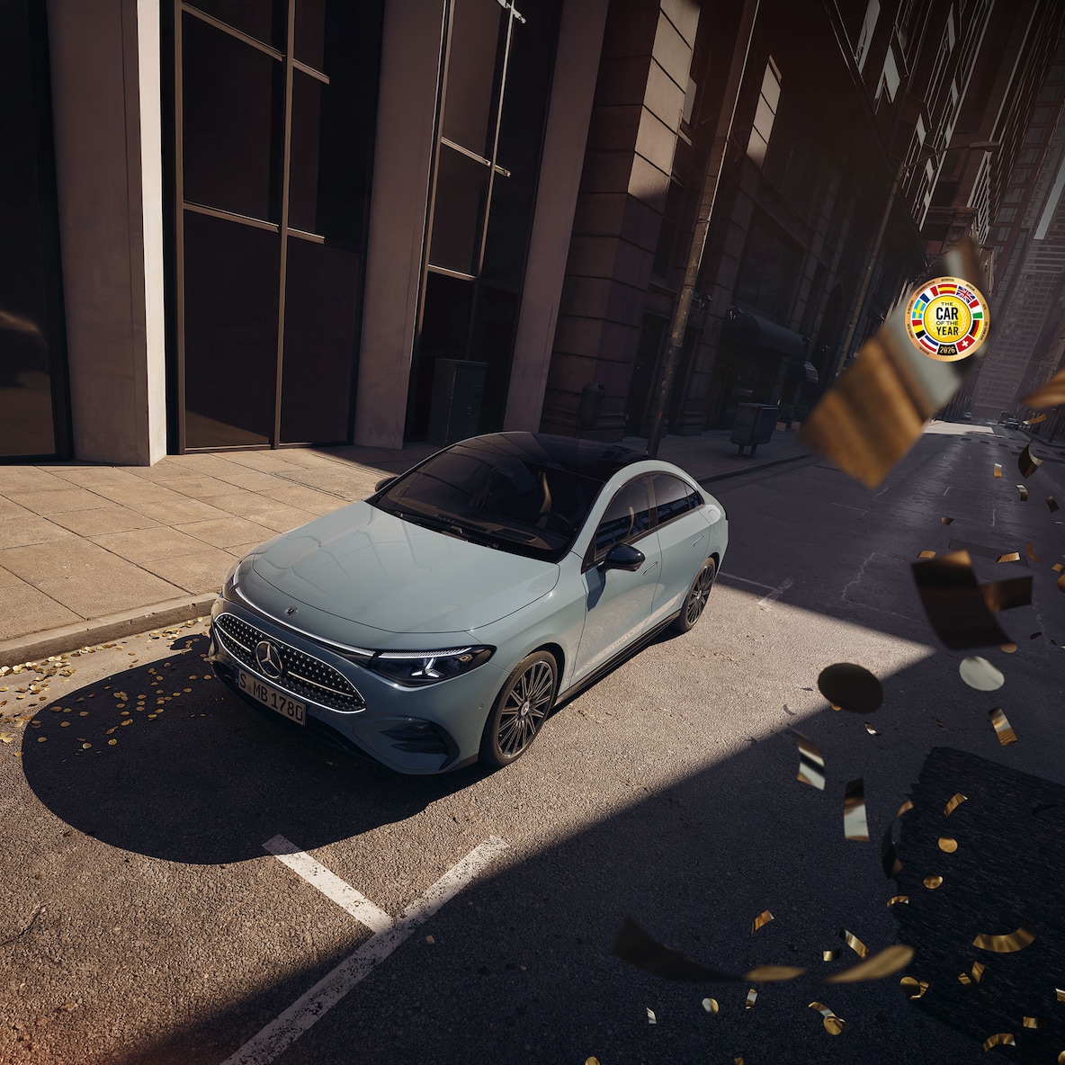 Mercedes-Benz CLA 的側面視圖（由於全景天窗而略高的視角）。