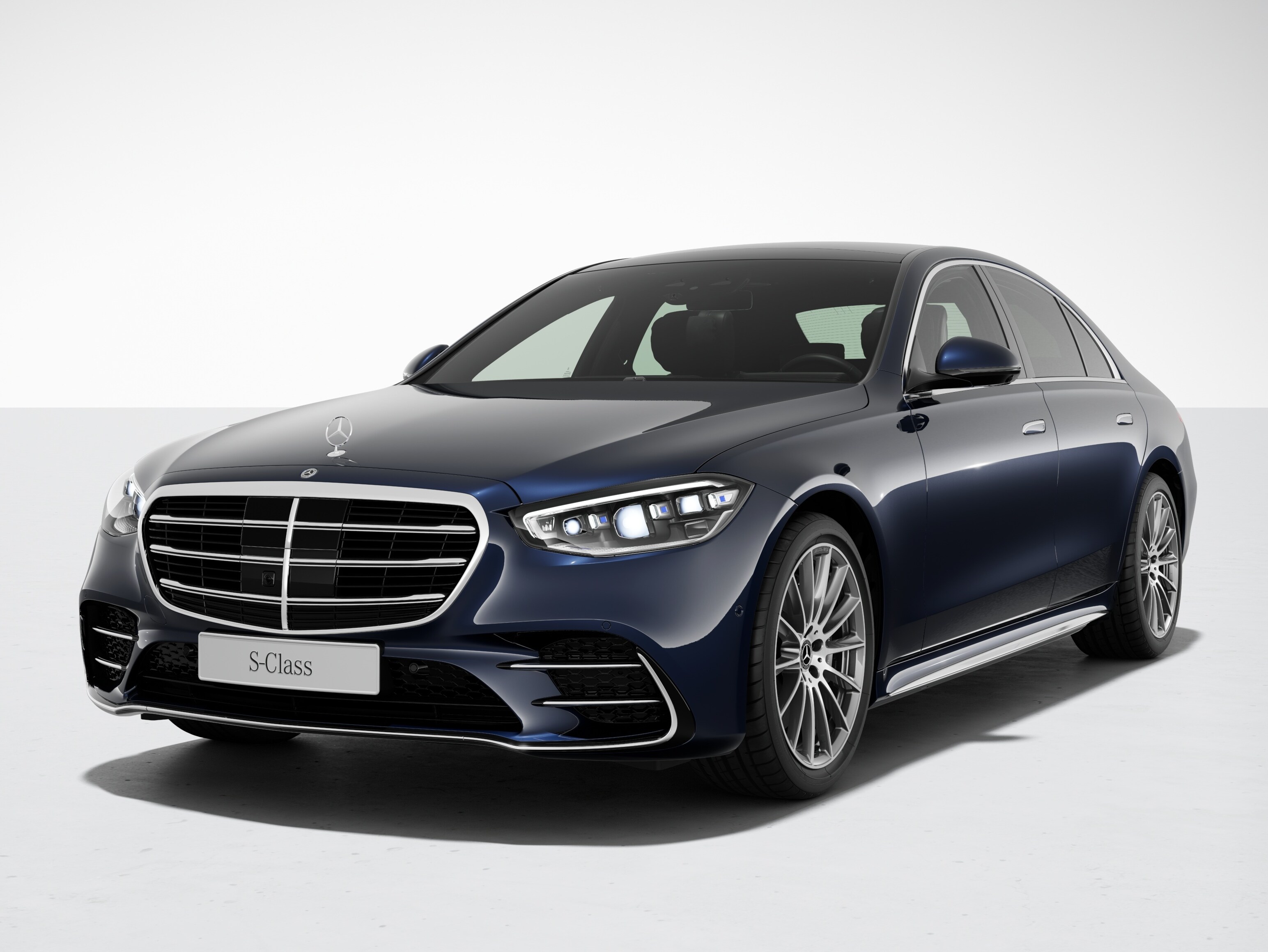 配備 AMG Line 套件的 Mercedes-Benz S-Class 轎車的外觀。