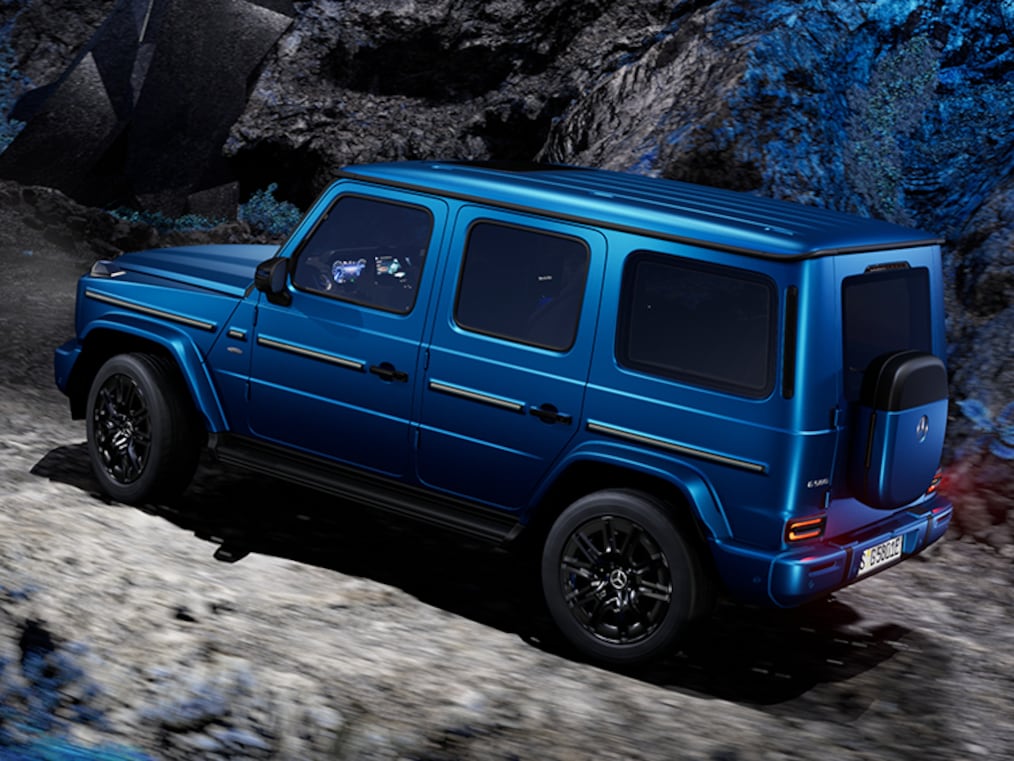 在儀表顯示器／多媒體顯示器中提供越野專屬顯示，或展示正在越野行駛的 Mercedes-Benz G 580。