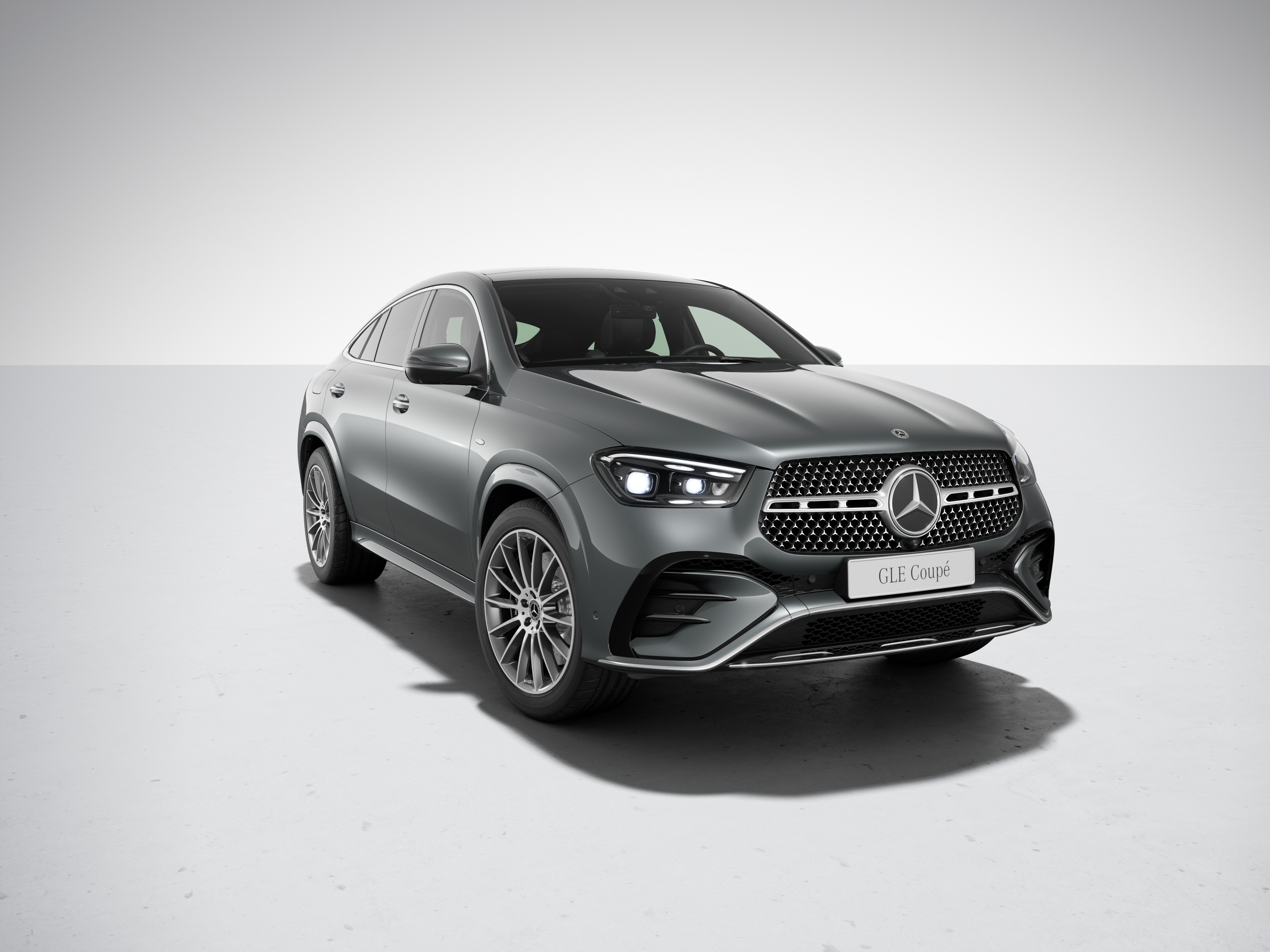 搭配 AMG Line 套件的 Mercedes-Benz GLE Coupé 外觀。