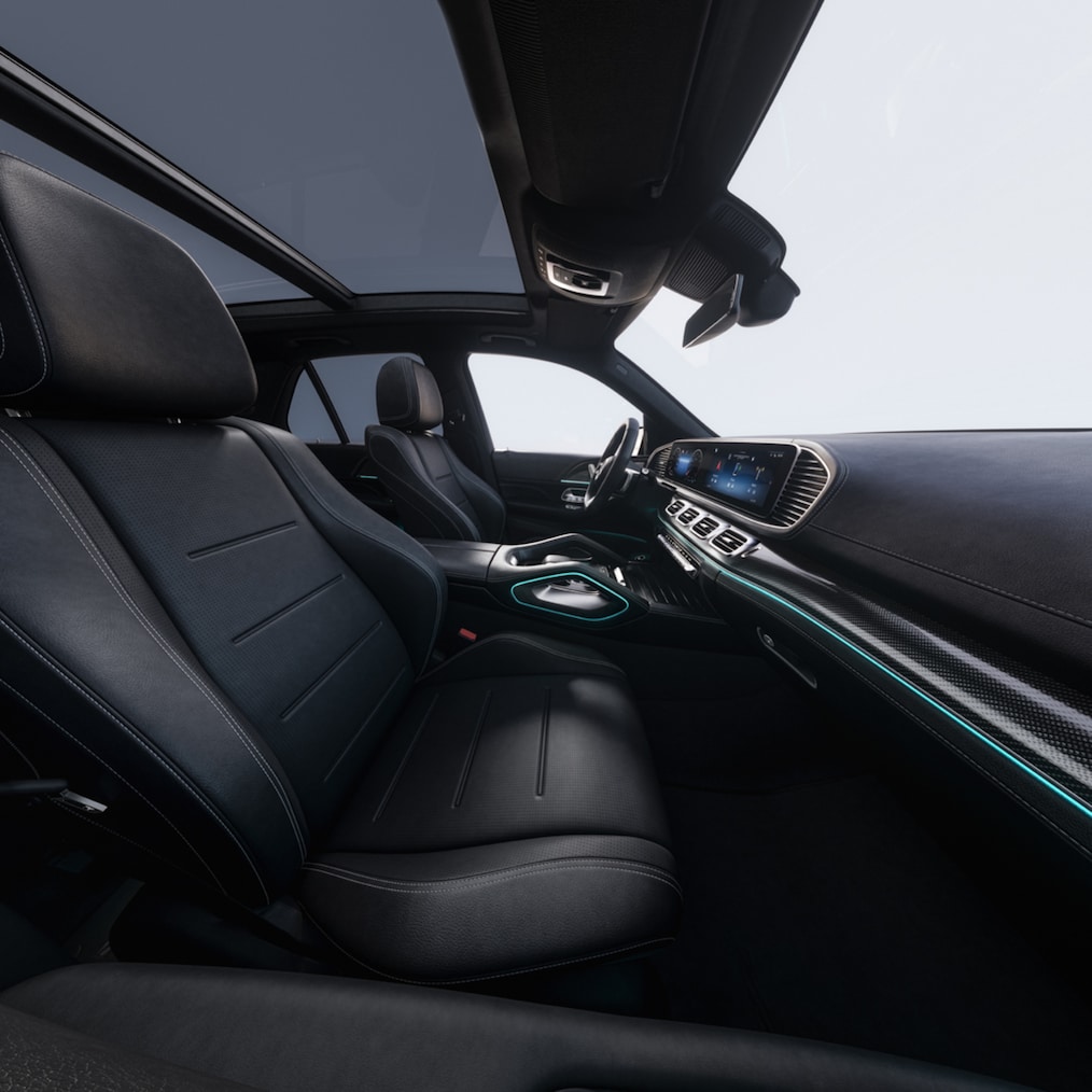 Mercedes-Benz GLE 轎跑車的內裝。