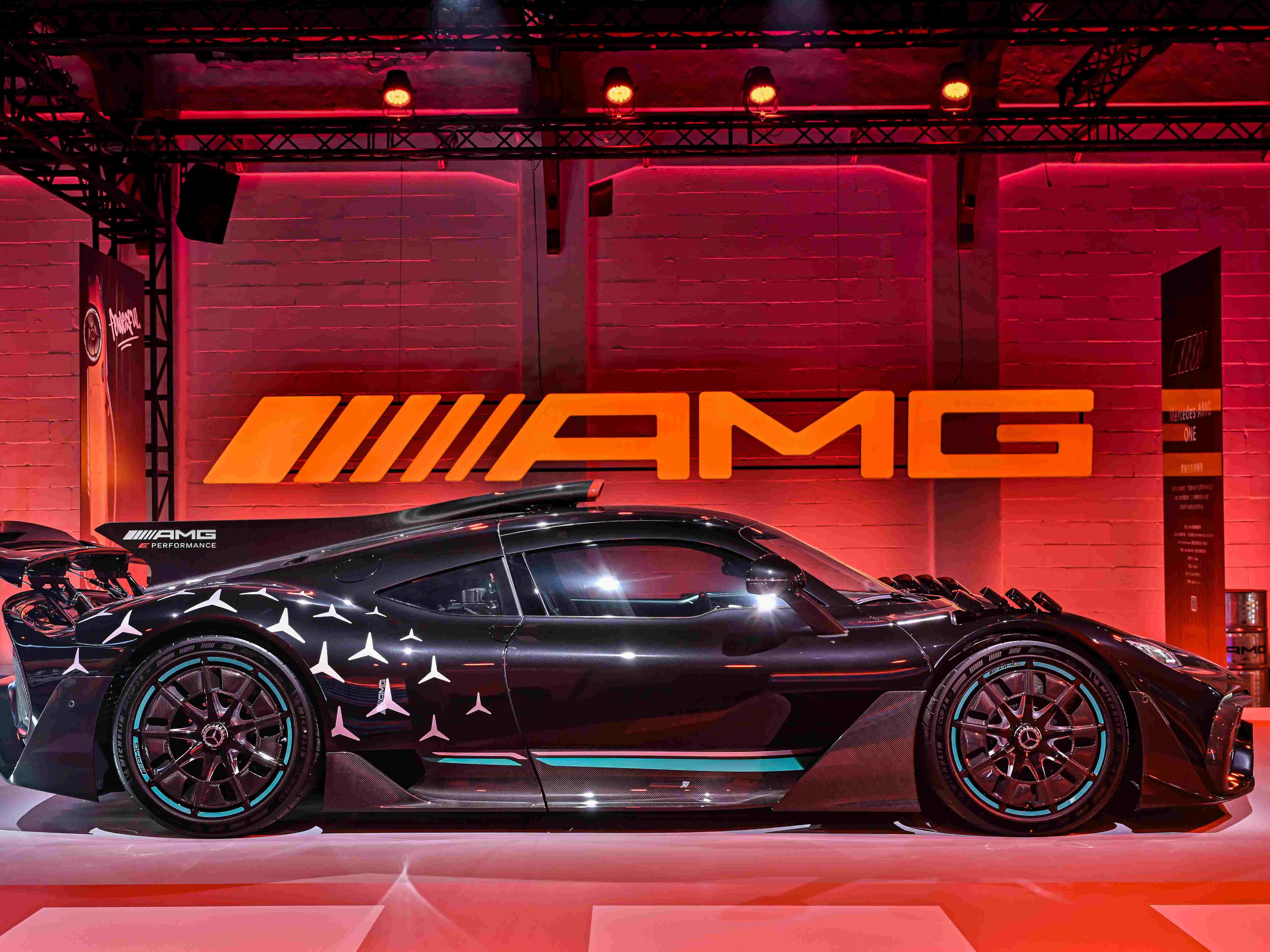 Mercedes-AMG ONE 象徵賽道性能的極限，將 F1 冠軍引擎直接帶上公路