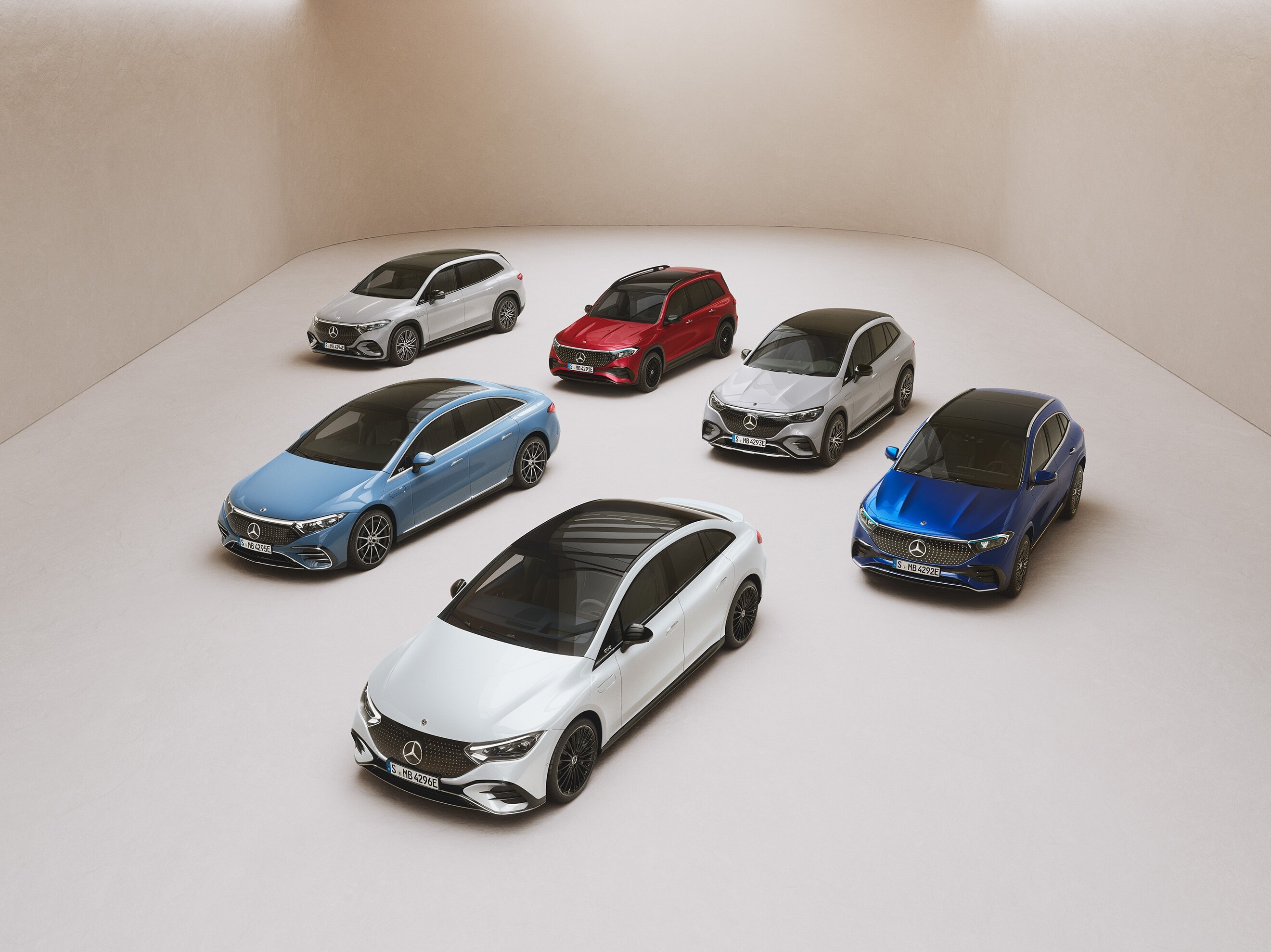 入主三芒星純電車款，車主首次啟動充電服務，即可於特約「賓士充電星」營運夥伴享有自掛牌日起三年充電七折優惠