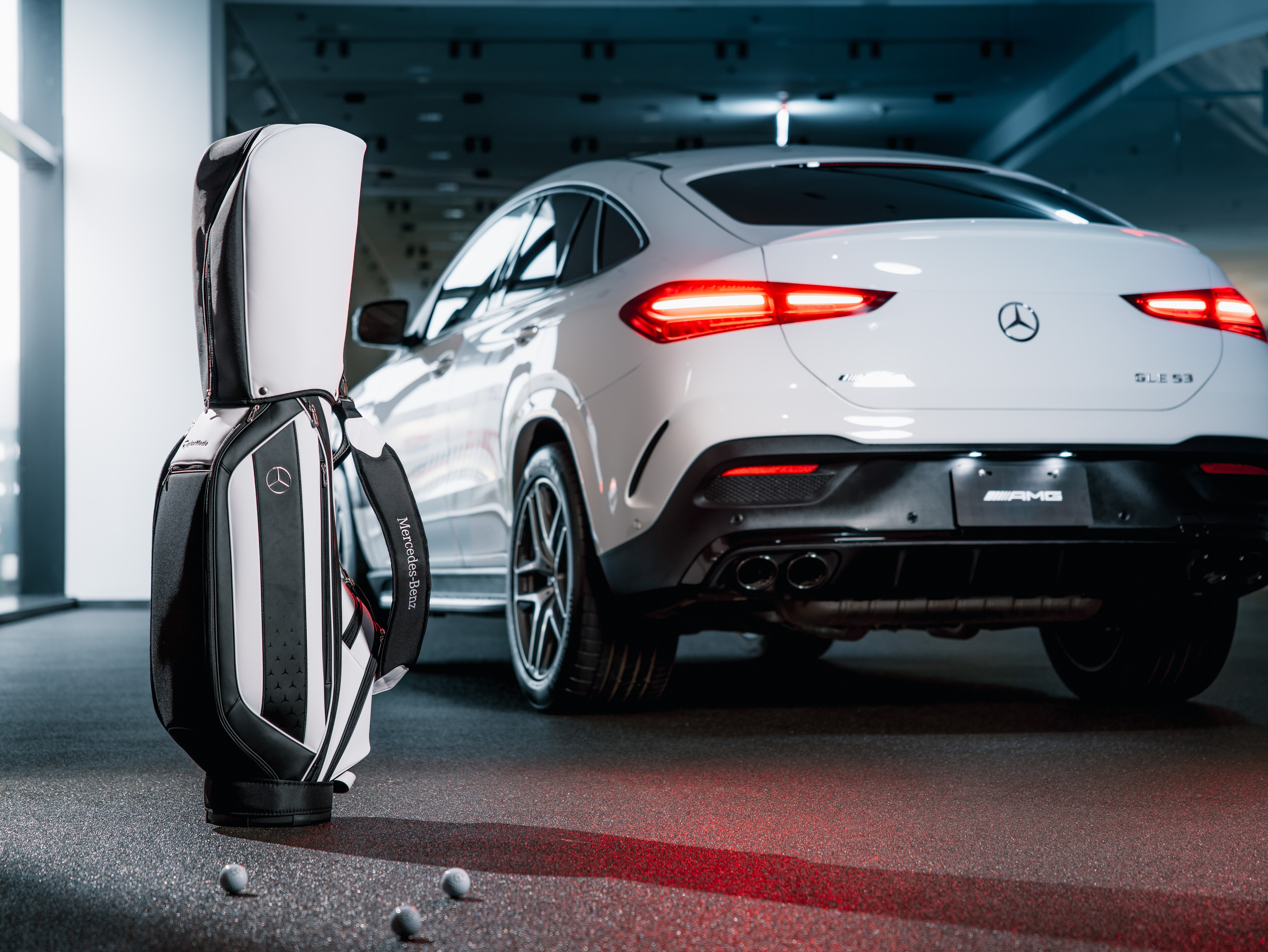 為每一位車主選手準備限量「MercedesTrophy 揮桿之禮」