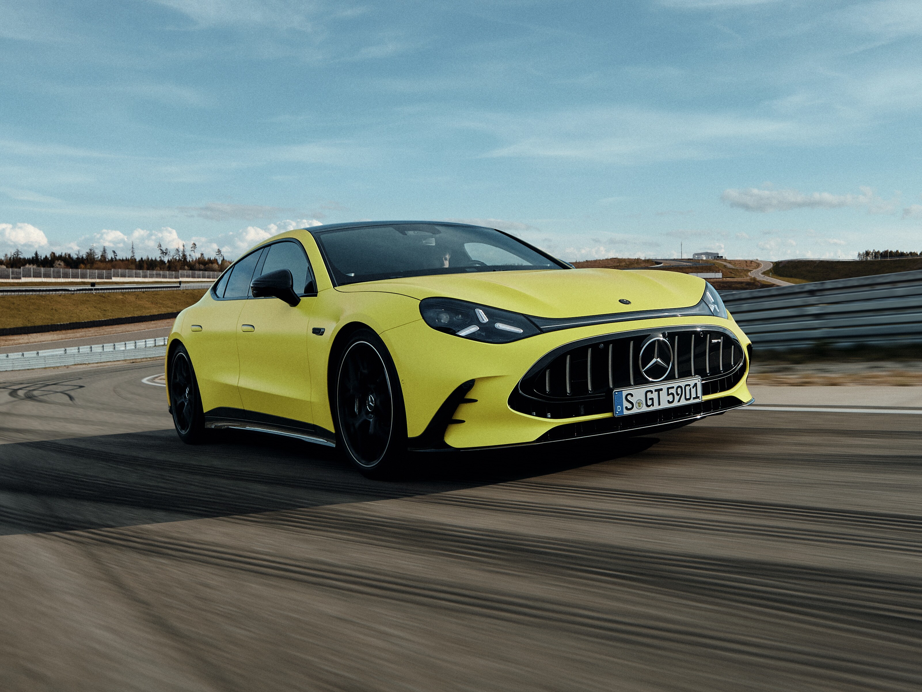 The all-new Mercedes-AMG GT 4-Door Coupé 採用三具高度創新的軸向磁通電動馬達，得以爆發 1,169 hp 最大馬力