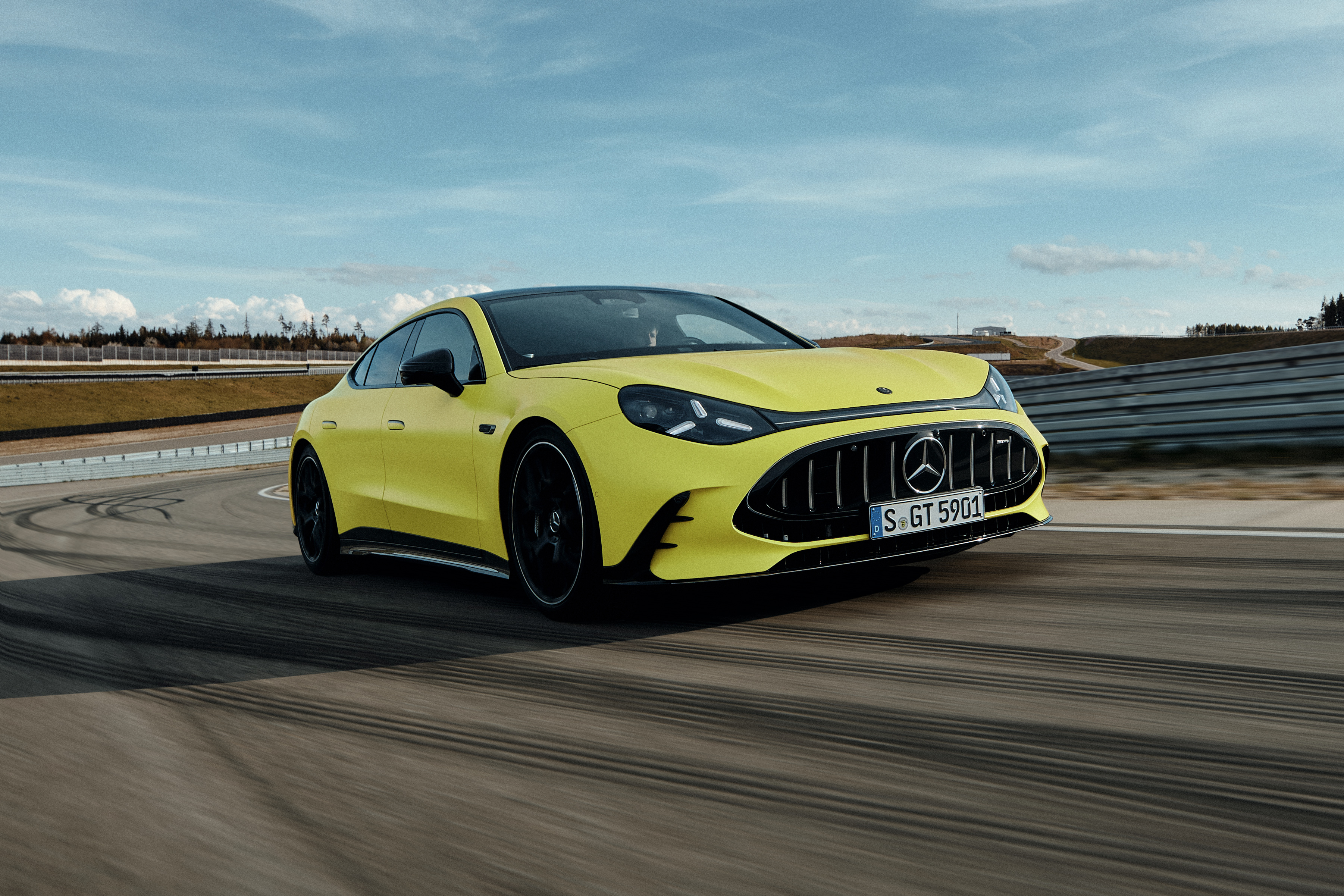 The all-new Mercedes-AMG GT 4-Door Coupé 採用三具高度創新的軸向磁通電動馬達,得以爆發 1,169 hp 最大馬力 The all-new Mercedes-AMG GT 4-Door Coupé 採用三具高度創新的軸向磁通電動馬達,得以爆發 1,169 hp 最大馬力