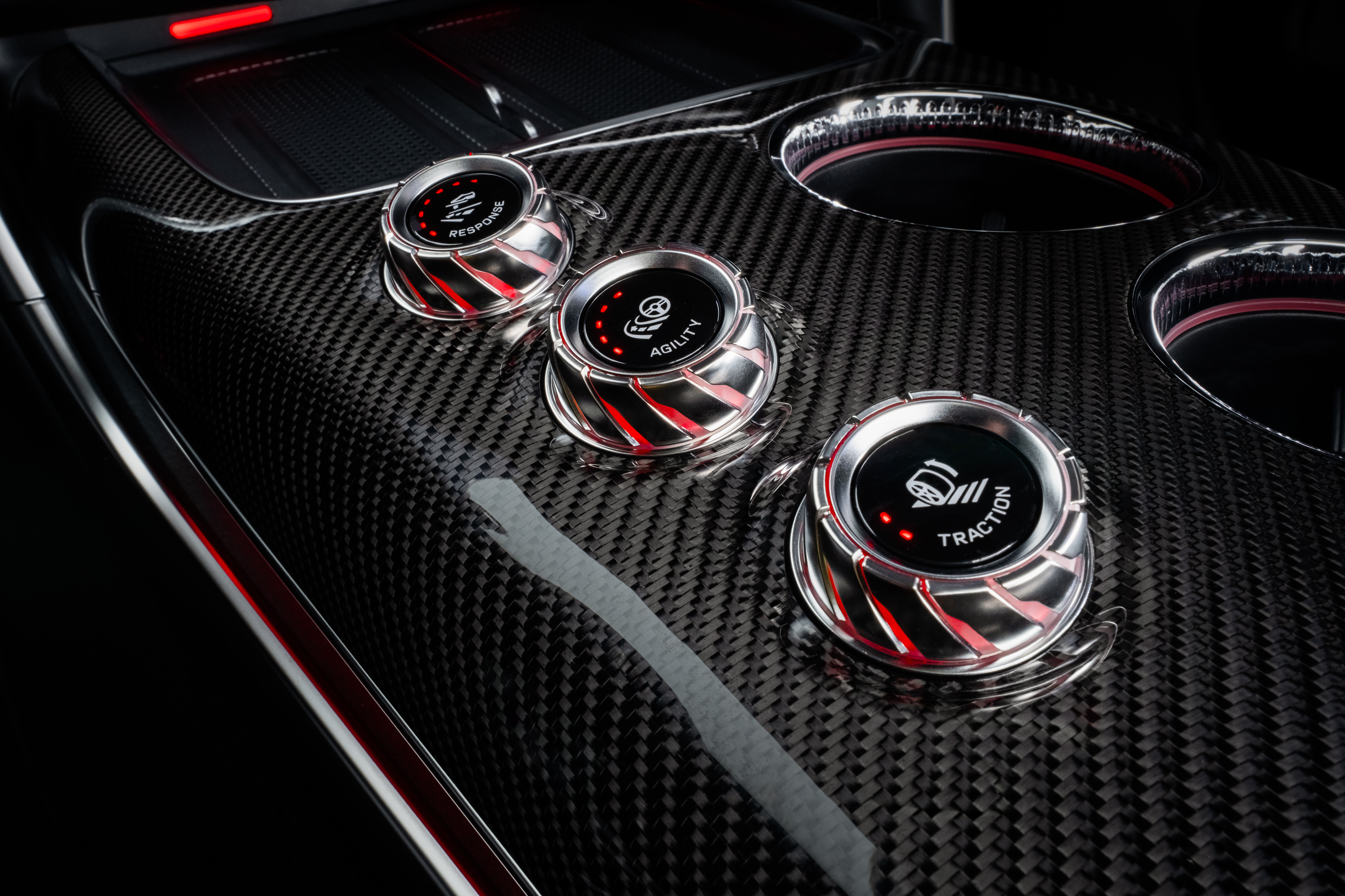 The all-new Mercedes-AMG GT 4-Door Coupé 搭載 AMG FORCE S+ 駕馭體驗、多種駕馭模式等,讓每次加速充滿戲劇張力與感官刺激 The all-new Mercedes-AMG GT 4-Door Coupé 搭載 AMG FORCE S+ 駕馭體驗、多種駕馭模式等,讓每次加速充滿戲劇張力與感官刺激