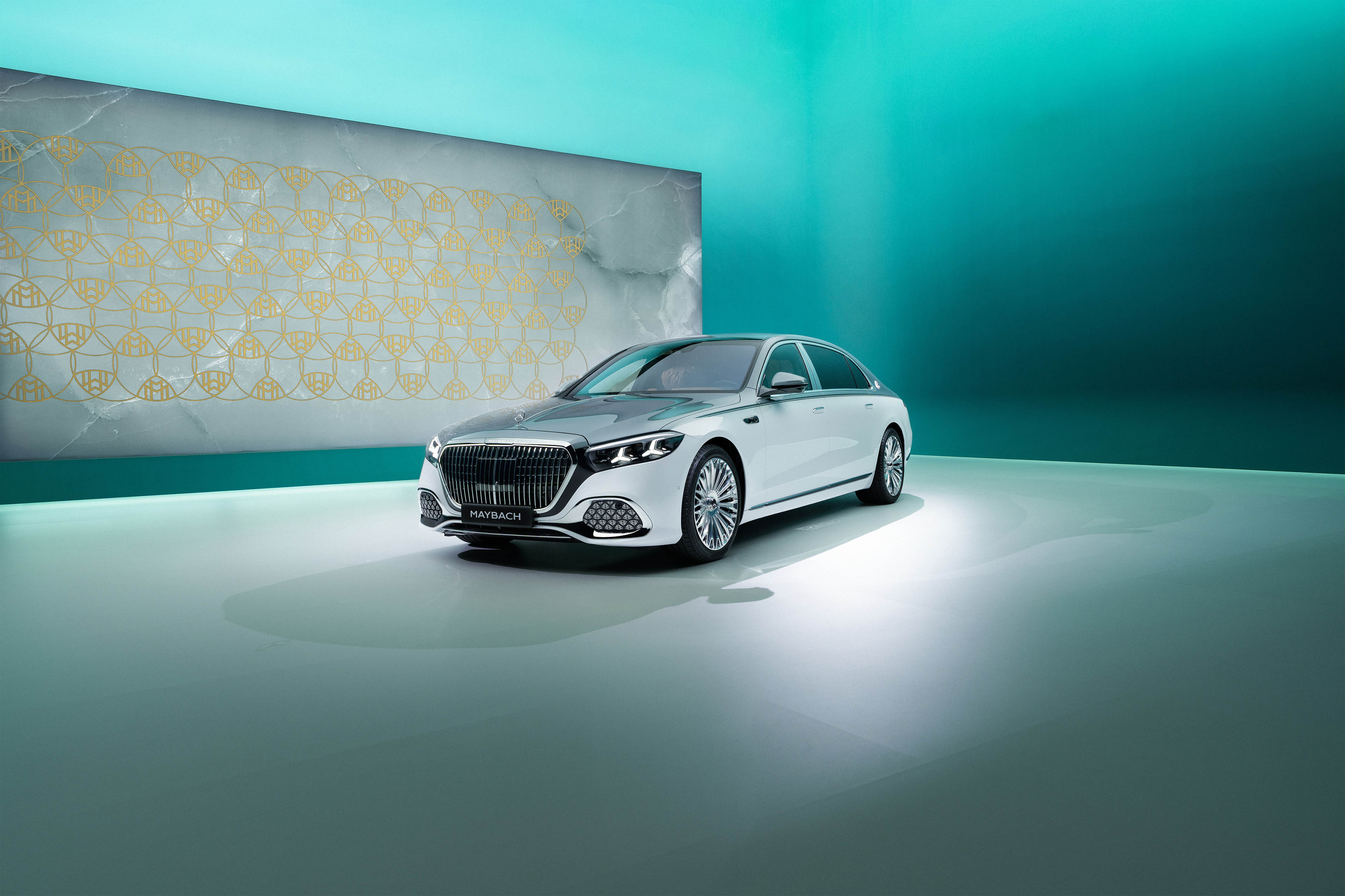全新 Mercedes-Maybach S 580 4MATIC 擁有無可比擬的頭等艙後座空間、專屬雙色車漆與極致靜謐性,建議售價 1,214 萬元起 全新 Mercedes-Maybach S 580 4MATIC 擁有無可比擬的頭等艙後座空間、專屬雙色車漆與極致靜謐性,建議售價 1,214 萬元起